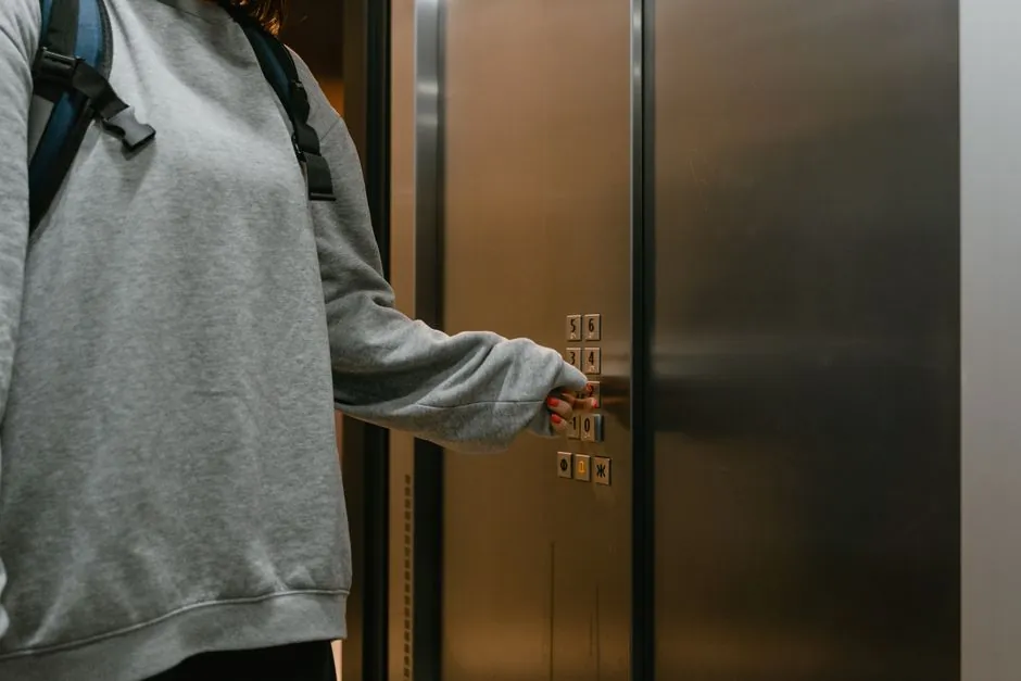 Access Control System Selection for Work at Height: Door Hardware, Fall Hierarchy, and