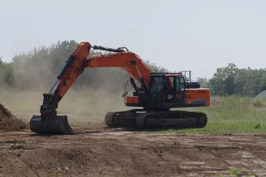 Excavator selection for agriculture - Engine, Hydraulics, and Attachment Compatibility