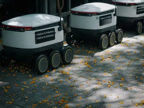 AGV Robot selection for cold chain logistics - AGV vs AMR in a Cold Store: When Each Wins