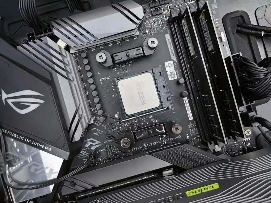 AI inference silicon 2026: GPU 80% share holds, ASICs close the gap at 27.8% of server