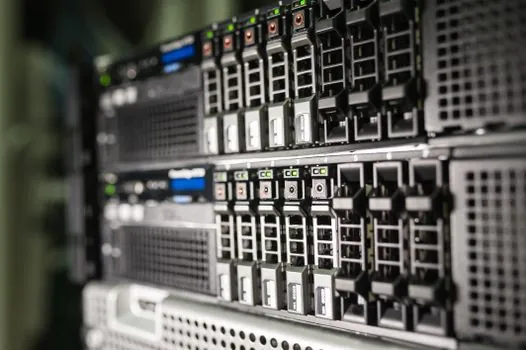 AI server competitive landscape 2026 - Selection criteria: training cluster, inference farm, or hybrid