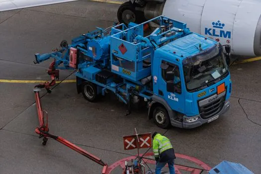 Pneumatic Conveying System selection for air cargo - Comparison matrix: dilute vs dense, pressure vs vacuum