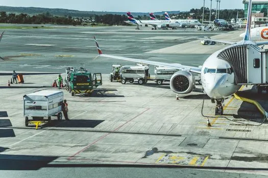 Pneumatic Conveying System selection for air cargo - What pneumatic gives you that mechanical does not