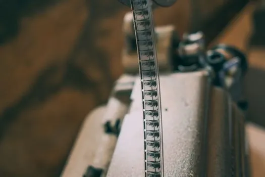 aligning applicator height and angle to the conveyor during labeler installation - Angle Selection by Label Length and Substrate Stiffness