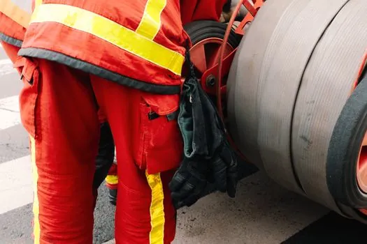 ANSI B11.0 emergency stop requirements vs NFPA 79 - Physical actuator requirements (red on yellow, mushroom, direct-opening)