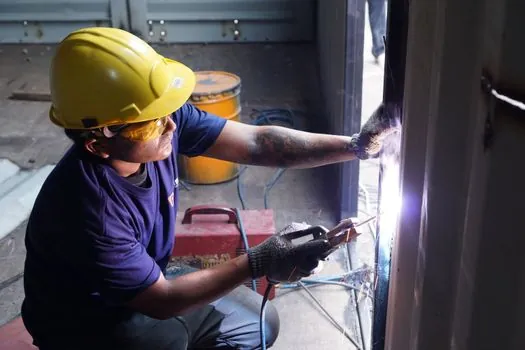 does arc welding use AC or DC current for deep penetration? - AC's Hard Limits on Penetration: Arc Blow, Spatter, and Field Conditions