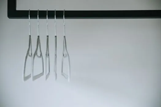 ASTM C635 vs ASTM C636 suspension system and installation standards - What C636 Prescribes: Hangers, Spacing, Level, and Trim