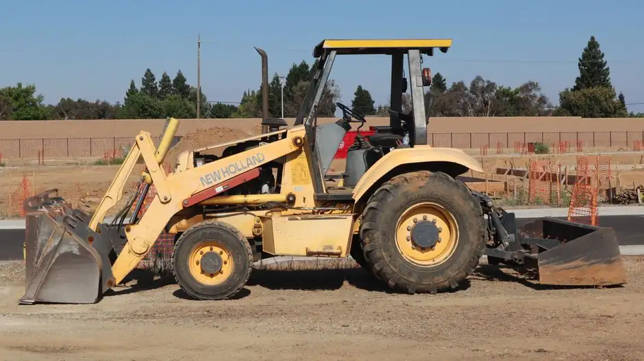 Backhoe Loader Specs for Landfill Operations: Dig Depth, Breakout Force, and Triage