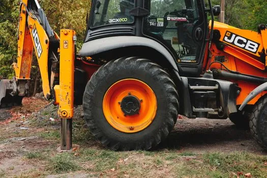Backhoe Loader working principle explained - Dig Cycle, Stabilizers, and Swing