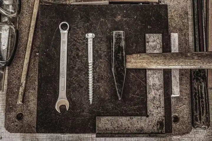 Ball screw vs lead screw: efficiency and backlash decision matrix