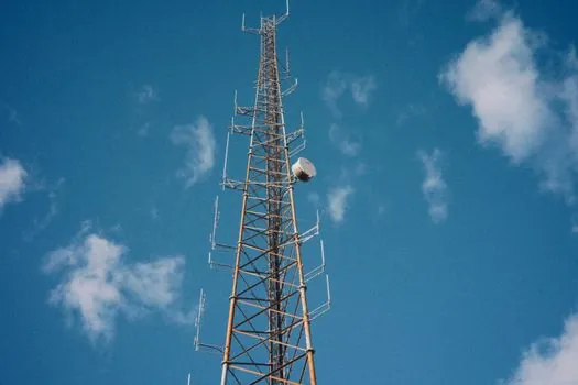 bandwidth needed for a given digital clock frequency - Signal Bandwidth vs. Channel Bandwidth