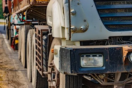 crane mounted on truck behind cab vs rear mount - Axle Reactions, Subframe, and Chart Capacity