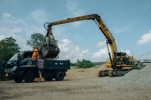 crane mounted on truck behind cab vs rear mount - Use-Case Recommendations by Workflow