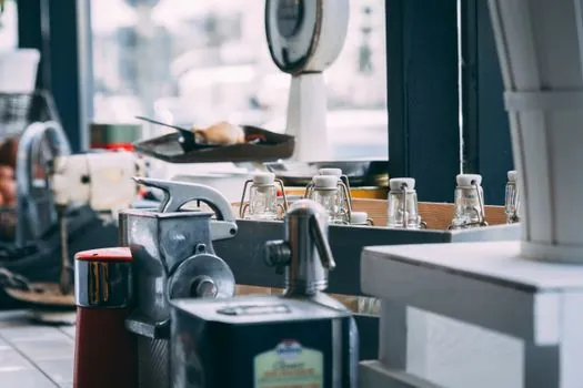 Bench Scale advantages and disadvantages - The Trade-offs: Footprint, Capacity Ceiling, and Environment