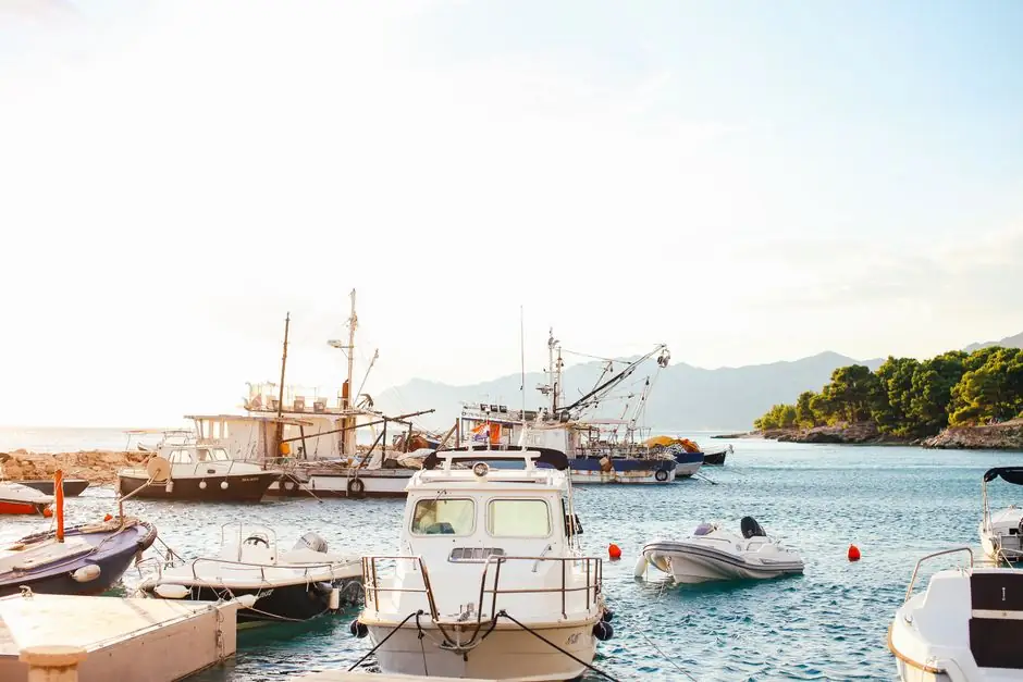 Best Marine Signal Repeater: 2026 Spec Map for Boats and Ships