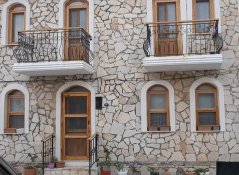 Building Stone selection for residential construction - Comparison Table: Four Primary Residential Stone Families