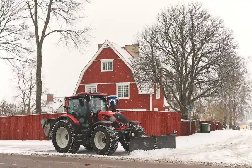 Bulldozer Snow Removal Specs: Blade Types, Undercarriage, and Operating Limits