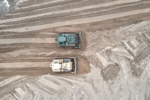 Bulldozer vs Motor Grader - Where the Two Machines Are Used Together