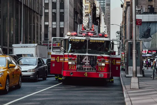 how long should a category 1 emergency stop delay be set? - Choosing the value: 4 engineering criteria