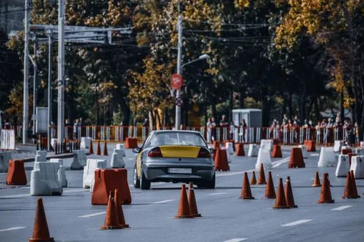 how long should a category 1 emergency stop delay be set? - Testing and verification cadence