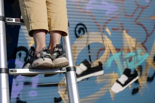 how do you choose safety shoes for slip and puncture hazards? - Sourcing, Certification, and Cost-of-Ownership Signals