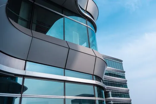 Glass Curtain Wall selection for cleanrooms - Selection criteria and the comparison that matters
