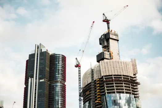 Climbing Formwork System selection for demolition work - Comparison: Crane-Climbed vs Self-Climbed vs Single-Sided for Demolition