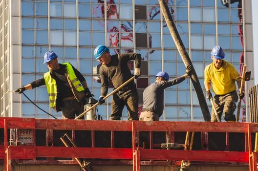 Climbing Formwork System selection for steel construction - Standards, Sourcing, and Crew Capability