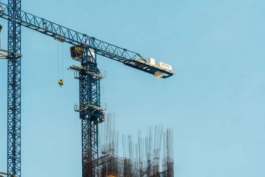 does climbing formwork need a tower crane during climbing? - Single-Sided Climbing Formwork: One Face, Different Tie Logic