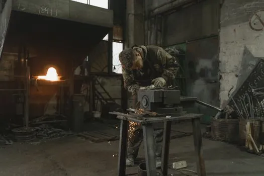 Cold Chamber Die Casting Machine failure modes and prevention - Die-Surface Defects: Heat Checks and Soldering