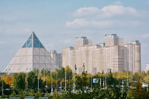 Skylight selection for commercial buildings - Shape variants: ridge, pyramid, polygon, and the four-axis pyramid