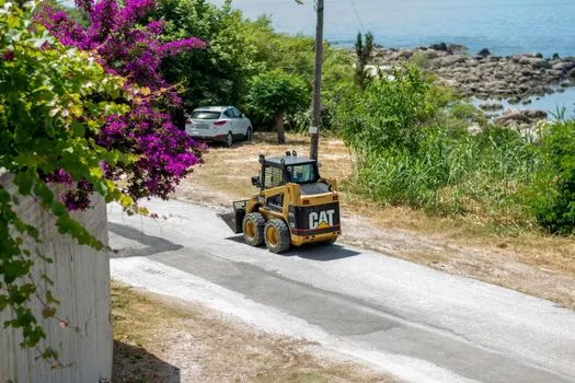 Wheel Loader specifications for urban infrastructure - Comparison: compact vs small vs medium for urban contracts