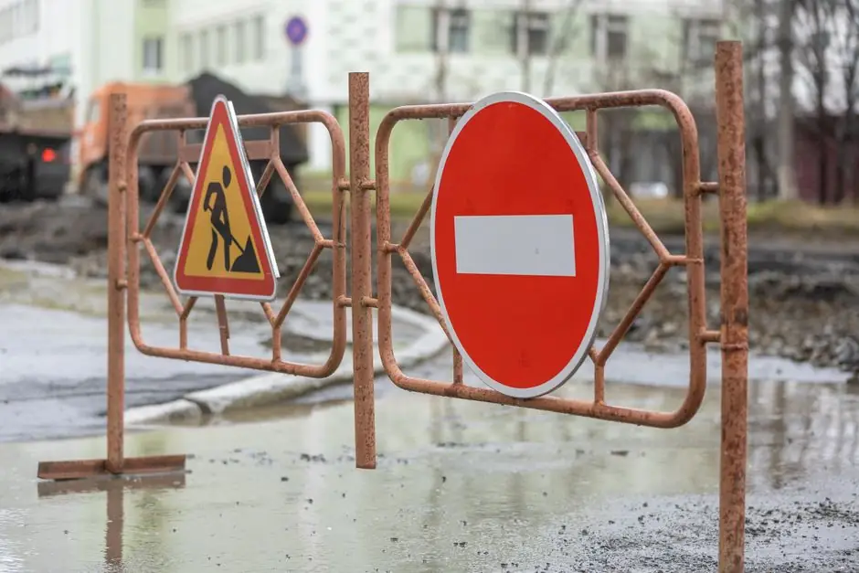 Confined Space Warning Sign Selection: OSHA 1910.146, ANSI Z535, and 2026 Spec Gates