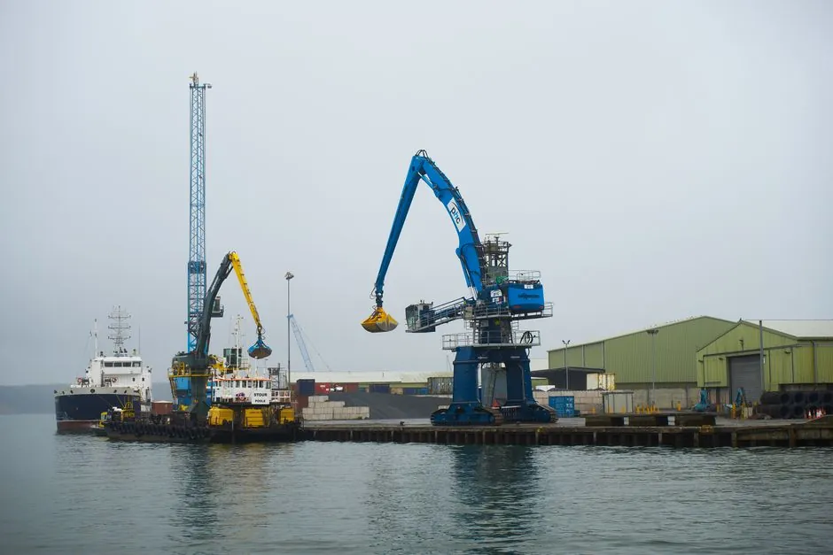 Continuous 360° Slewing vs Rack and Pinion on Loader Cranes