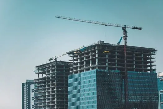 crawler crane classification by lifting capacity and boom type - Configuration modifiers: boom length, jib, counterweight