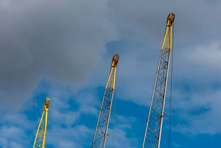 Crawler crane lifespan: design life, real service years, and the 20-year replacement