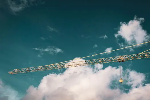 Crawler Crane selection for demolition projects - Safety, regulation, and the lift-plan checklist