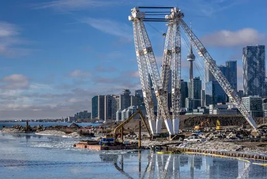 crawler crane superstructure and undercarriage design components - Slewing interface: the bearing that ties the two halves together