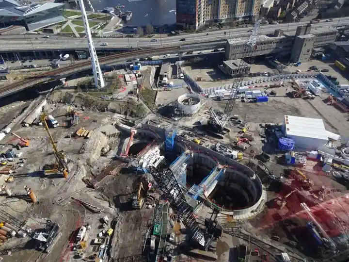 Crawler Crane vs Overhead Bridge Crane: Selection Map for Site, Capacity, and Cycle