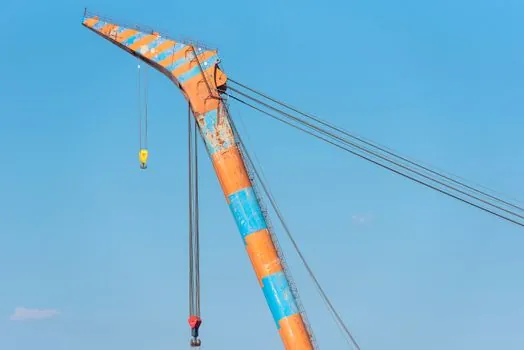 Crawler Crane vs Tower Crane - Use-Case Recommendations and Failure Modes