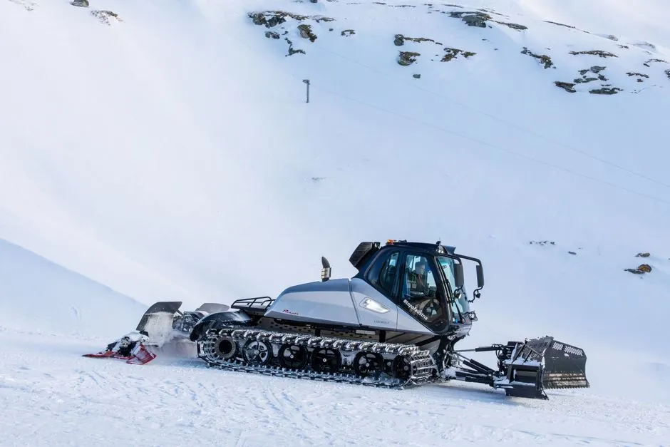 Crawler crane winter maintenance: cold-weather practices for snow removal duty