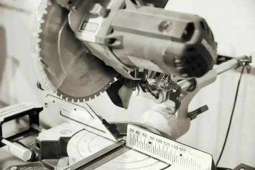 cut-off machine features that improve cut accuracy on steel bar - Safety, Coolant, and Noise Features That Protect Accuracy