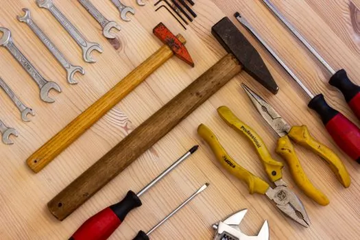 Demolition Hammer selection for steel construction - Selection Criteria and Use-Case Comparison