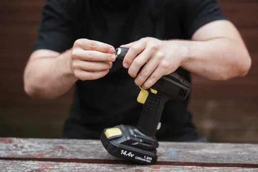 Demolition Hammer types and classifications - Selection Criteria: Corded vs Cordless, Indoor vs Outdoor