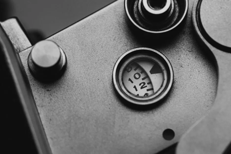 Dial-Indicating a Four-Jaw Chuck: Half-Correction Method for ≤0.01 mm TIR
