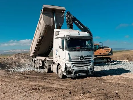 Dynamic Compactor selection for mining operations - Selection Criteria: Soil Type, Particle Size and Haul-Road Duty