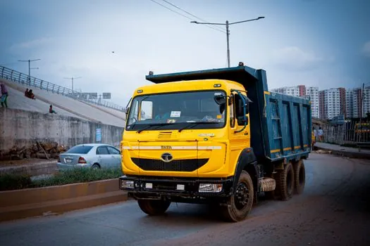 ejector dump body vs tipping body for overhead clearance - Material retention and maintenance
