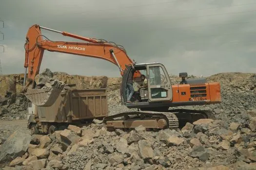 ejector dump body vs tipping body for overhead clearance - Decision rule and failure modes