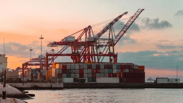 elevator type stacker crane vs rail-guided mast stacker crane - Throughput, Footprint, and AS/RS Integration