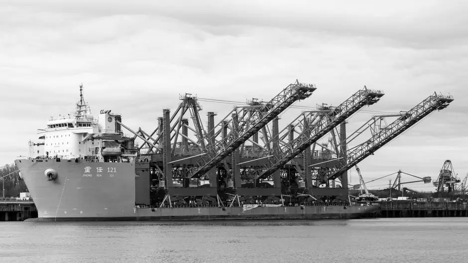 Elevator vs Rail-Guided Mast Stacker Cranes: Spec Comparison